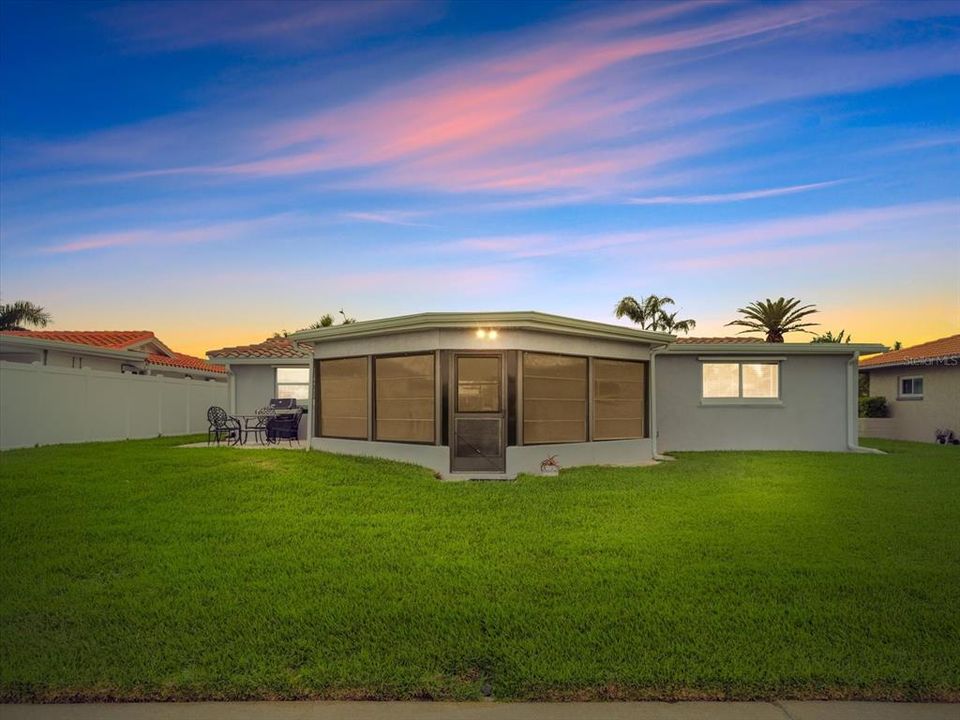 For Sale: $575,000 (2 beds, 2 baths, 1380 Square Feet)