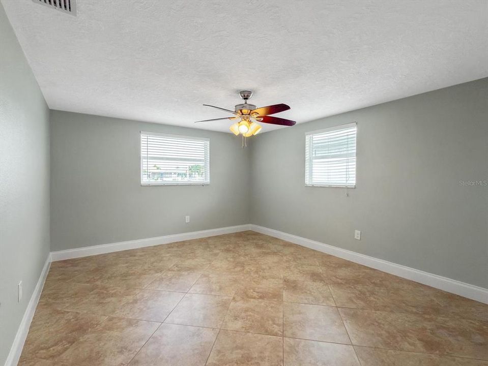 For Sale: $575,000 (2 beds, 2 baths, 1380 Square Feet)