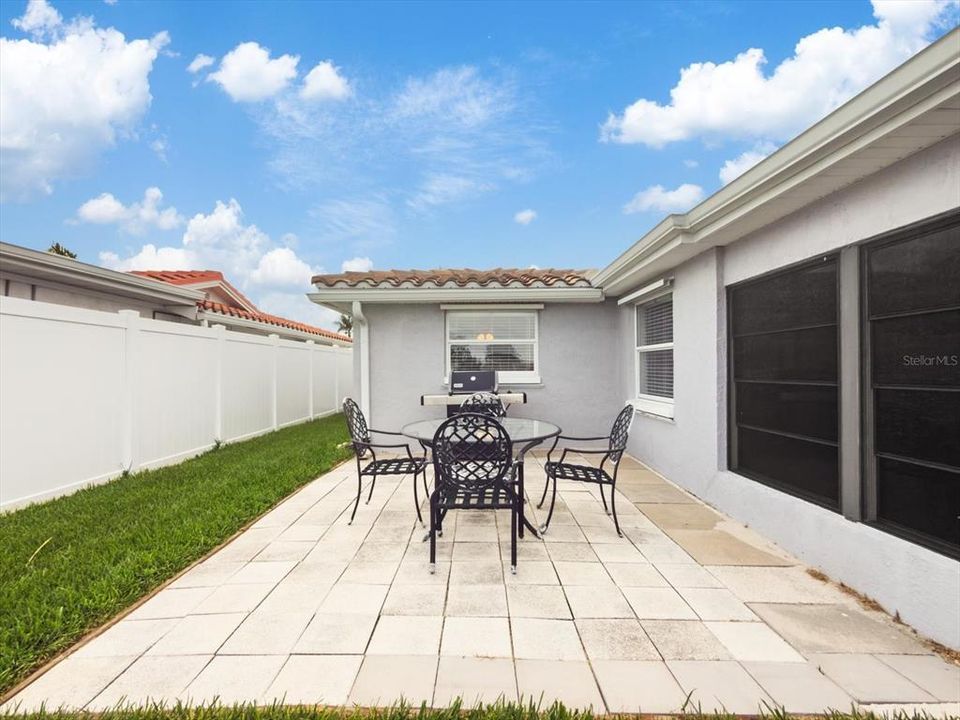 For Sale: $575,000 (2 beds, 2 baths, 1380 Square Feet)