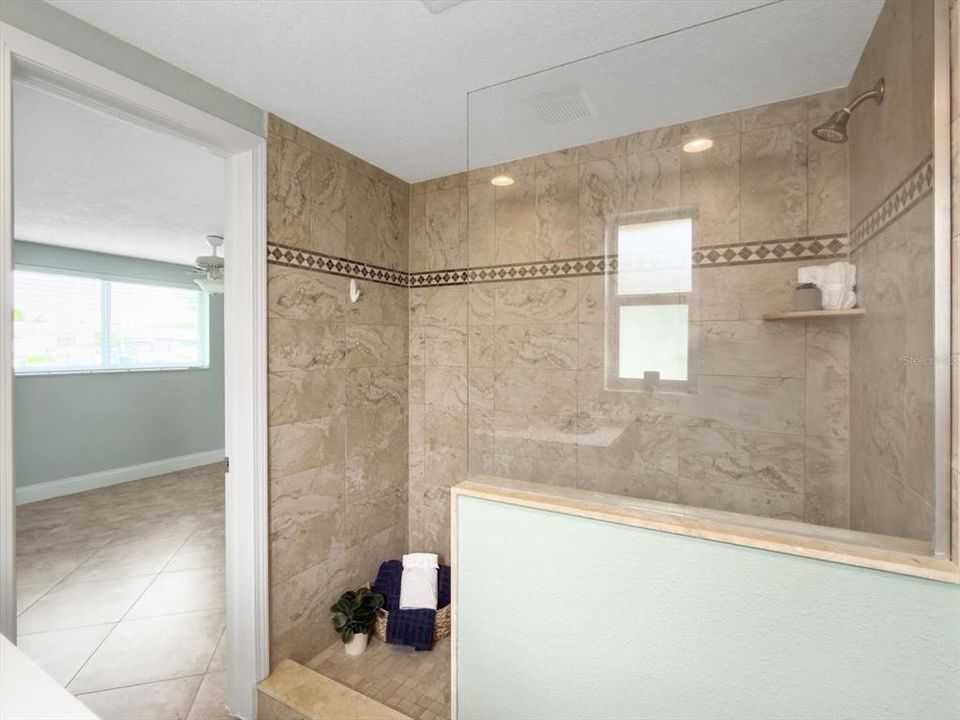 For Sale: $575,000 (2 beds, 2 baths, 1380 Square Feet)