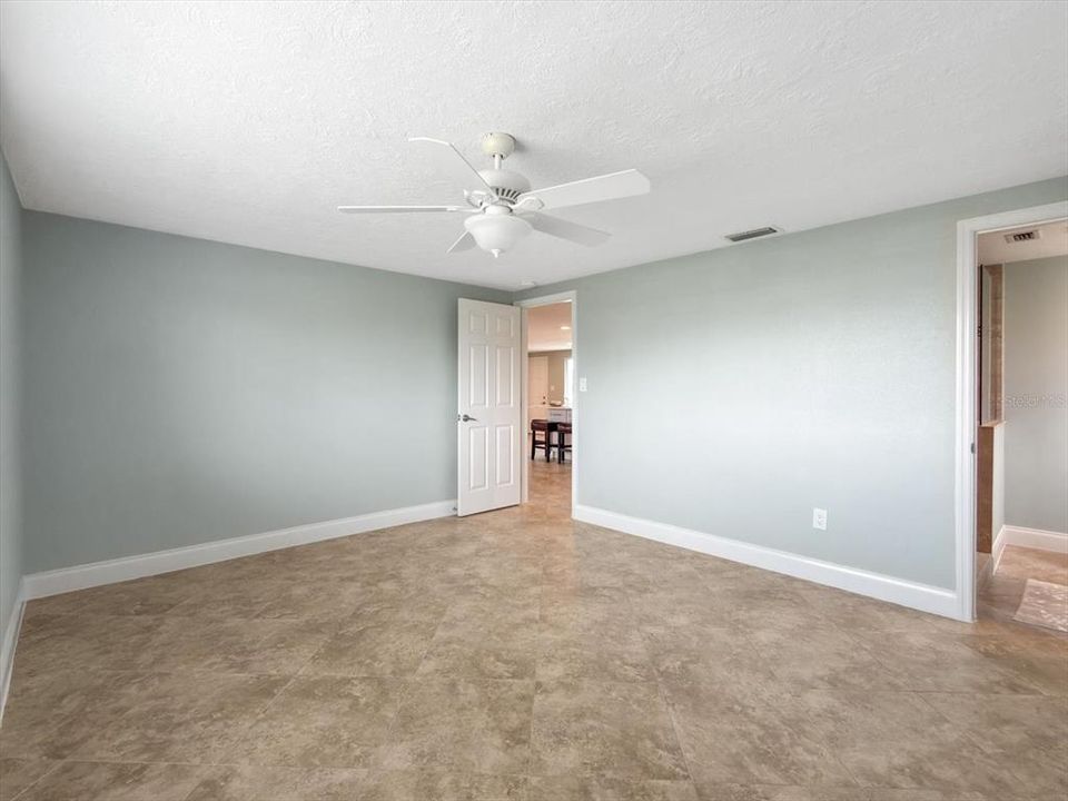 For Sale: $575,000 (2 beds, 2 baths, 1380 Square Feet)