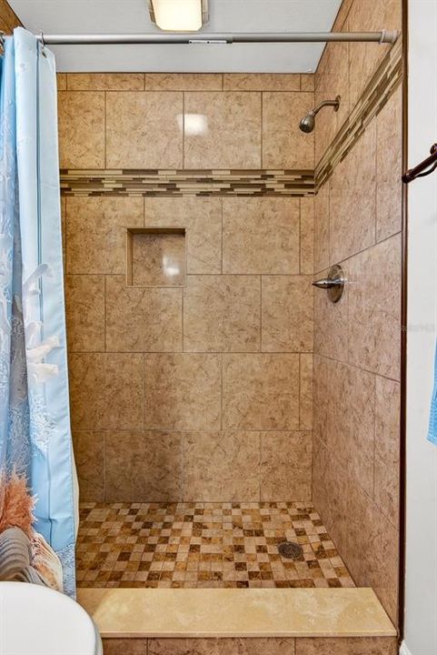 For Sale: $149,000 (1 beds, 1 baths, 762 Square Feet)