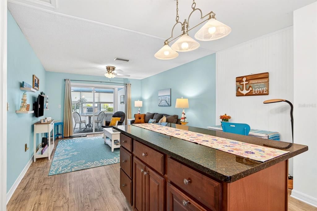 For Sale: $149,000 (1 beds, 1 baths, 762 Square Feet)