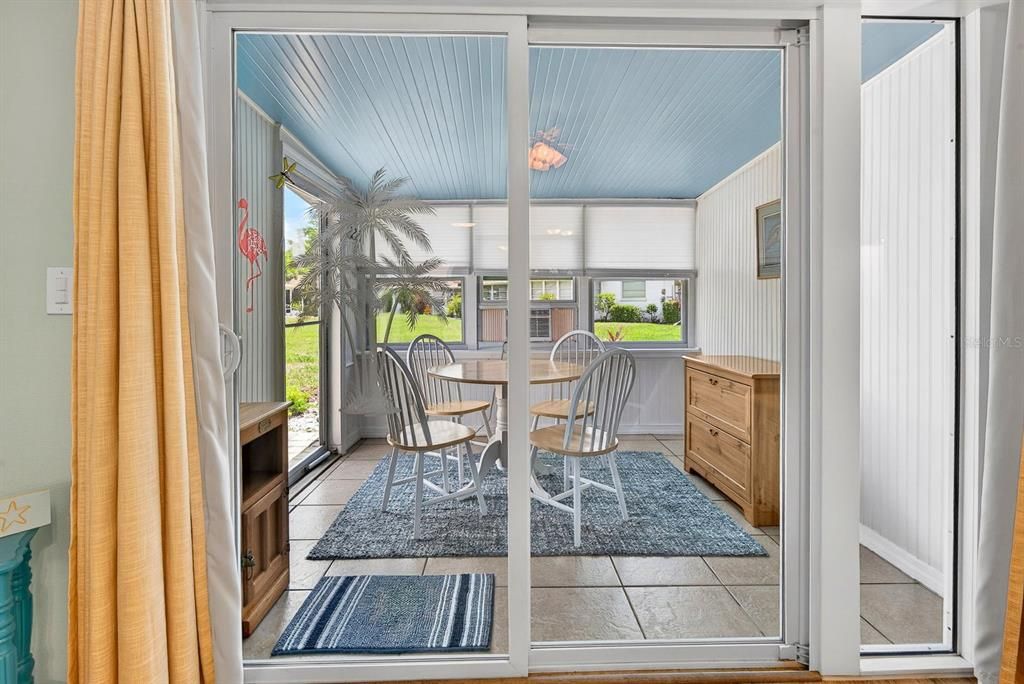 For Sale: $149,000 (1 beds, 1 baths, 762 Square Feet)