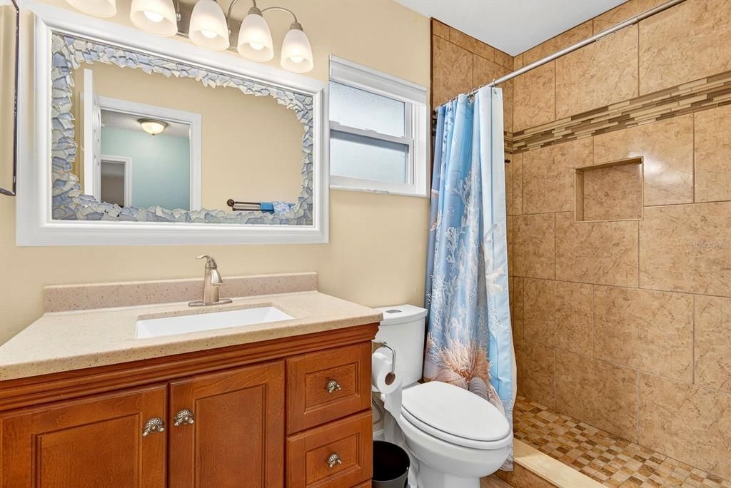 For Sale: $149,000 (1 beds, 1 baths, 762 Square Feet)