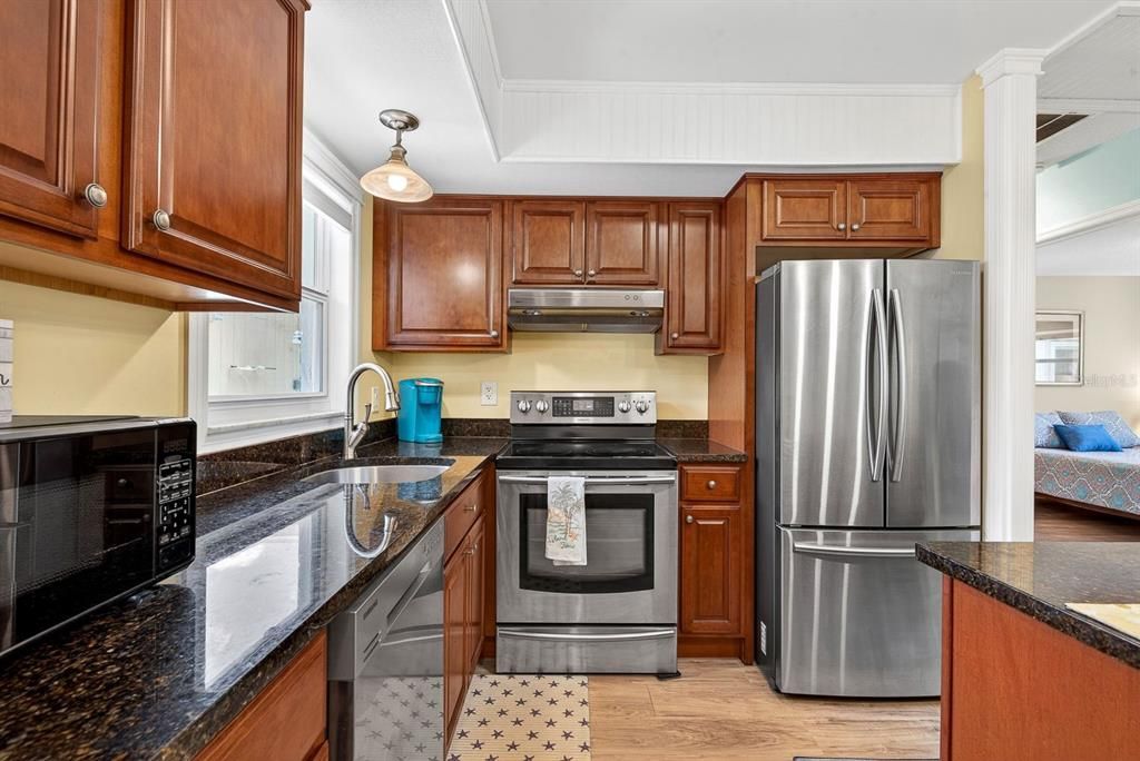 For Sale: $149,000 (1 beds, 1 baths, 762 Square Feet)