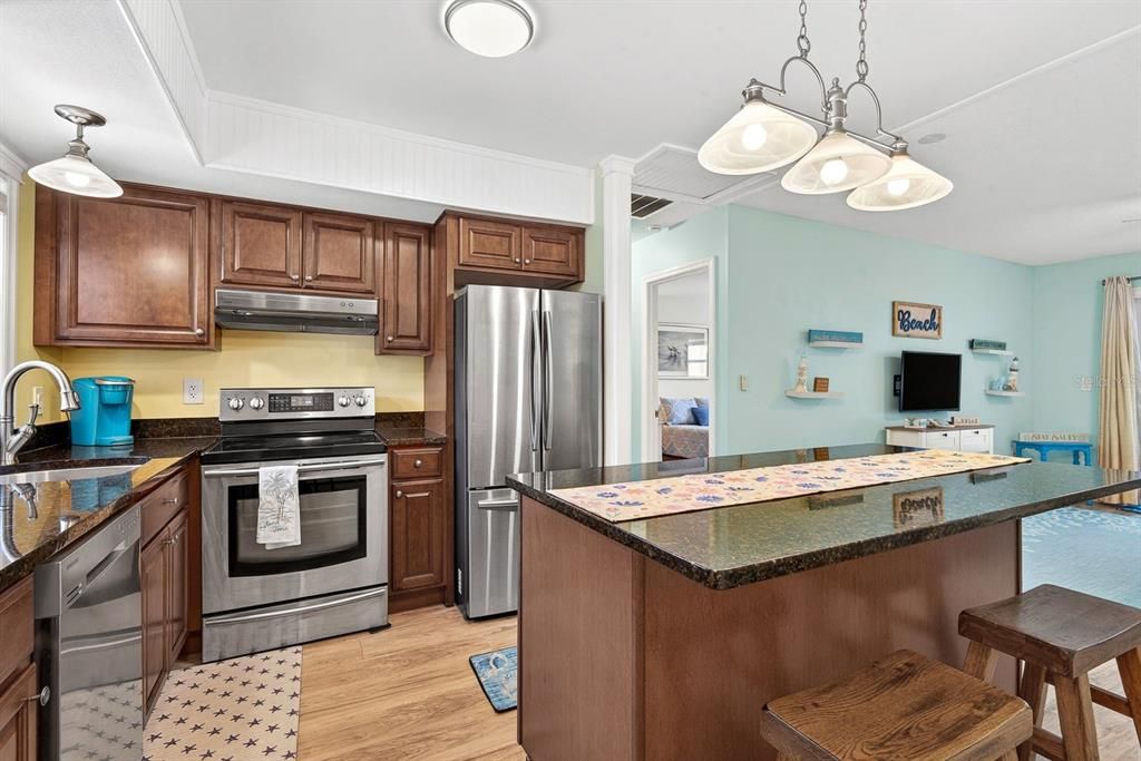 For Sale: $149,000 (1 beds, 1 baths, 762 Square Feet)