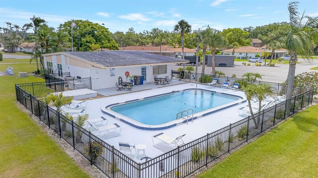 For Sale: $149,000 (1 beds, 1 baths, 762 Square Feet)
