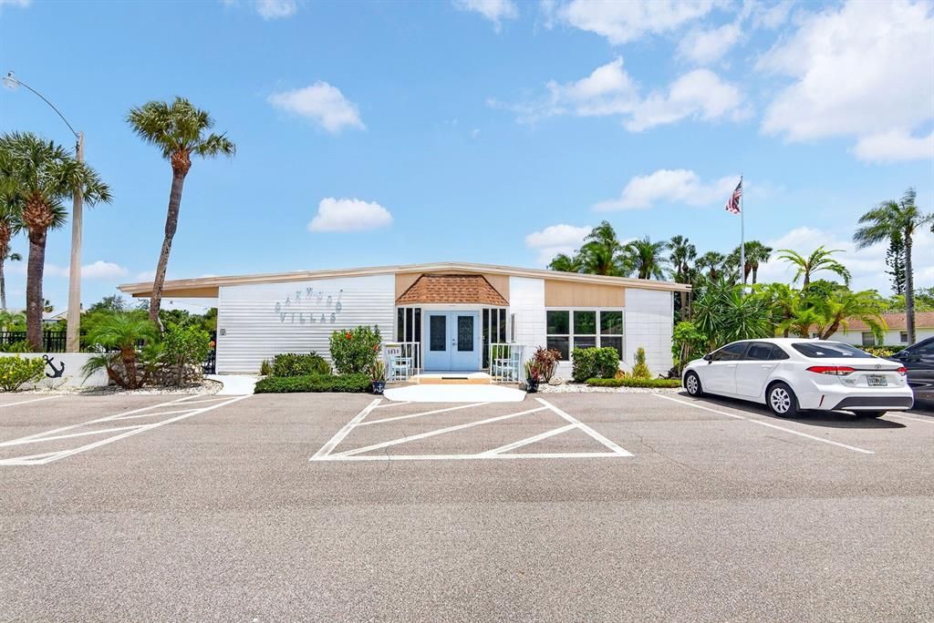 For Sale: $149,000 (1 beds, 1 baths, 762 Square Feet)
