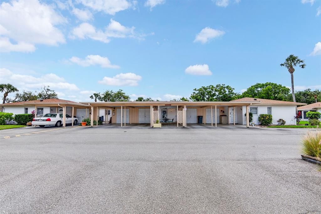 For Sale: $149,000 (1 beds, 1 baths, 762 Square Feet)