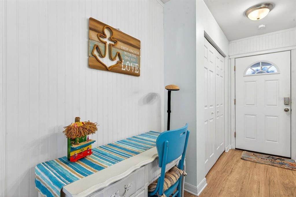 For Sale: $149,000 (1 beds, 1 baths, 762 Square Feet)