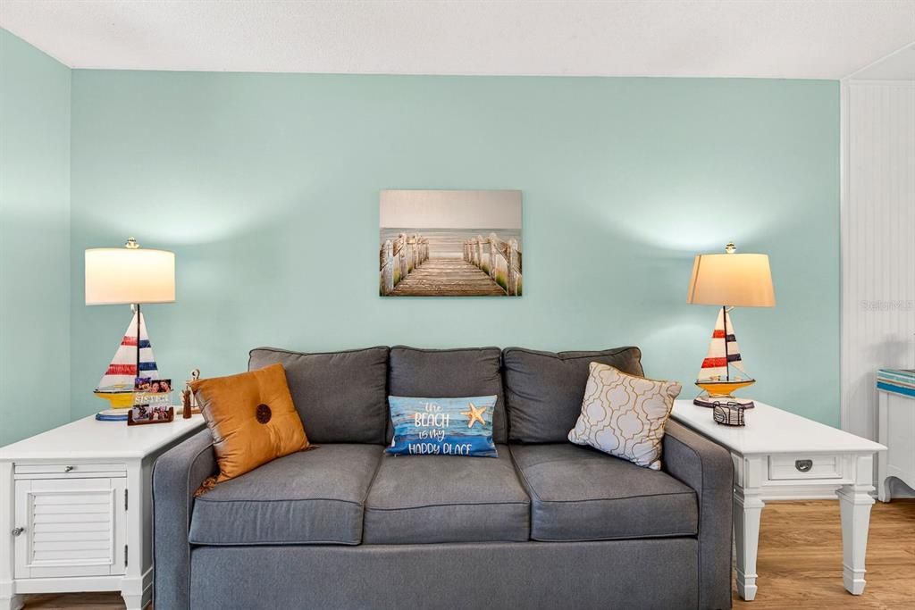 For Sale: $149,000 (1 beds, 1 baths, 762 Square Feet)