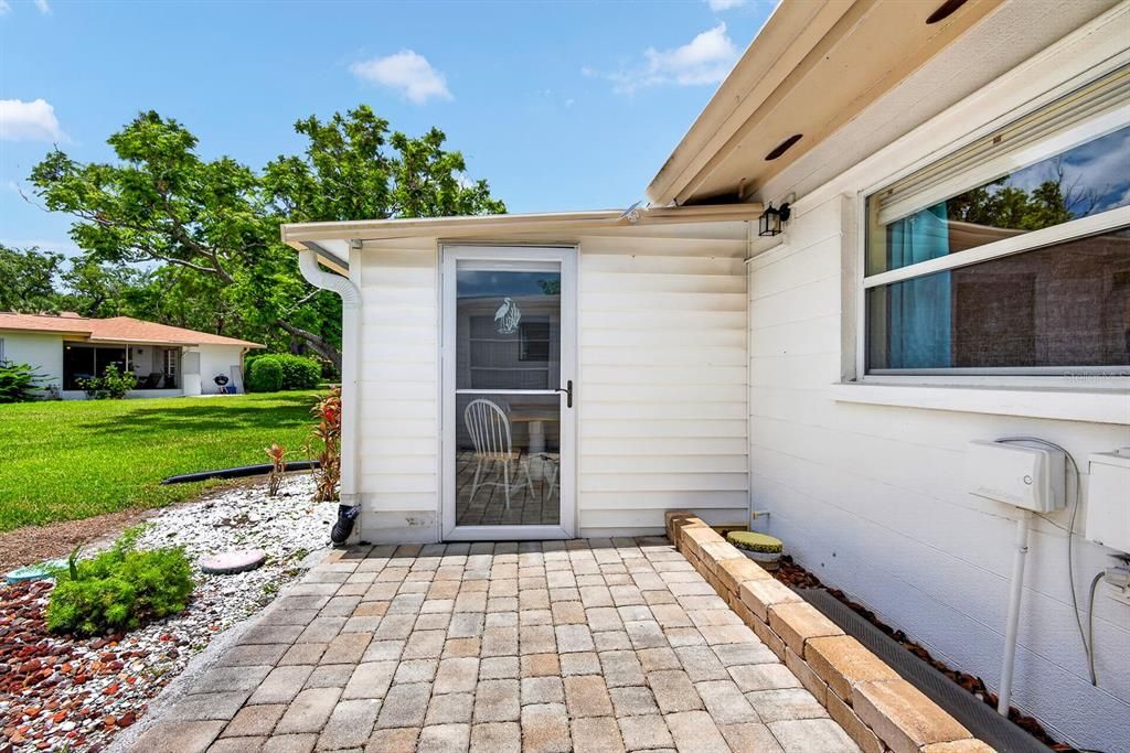 For Sale: $149,000 (1 beds, 1 baths, 762 Square Feet)