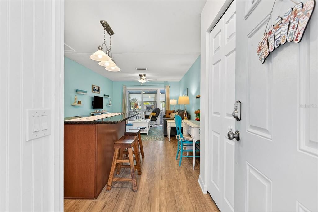 For Sale: $149,000 (1 beds, 1 baths, 762 Square Feet)