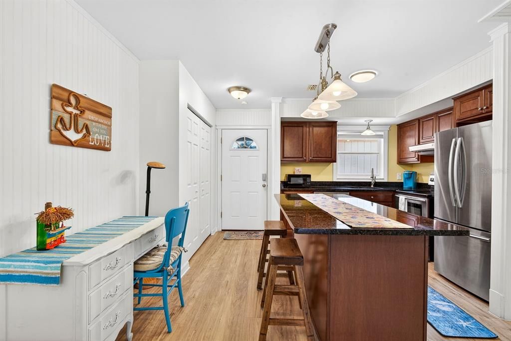 For Sale: $149,000 (1 beds, 1 baths, 762 Square Feet)
