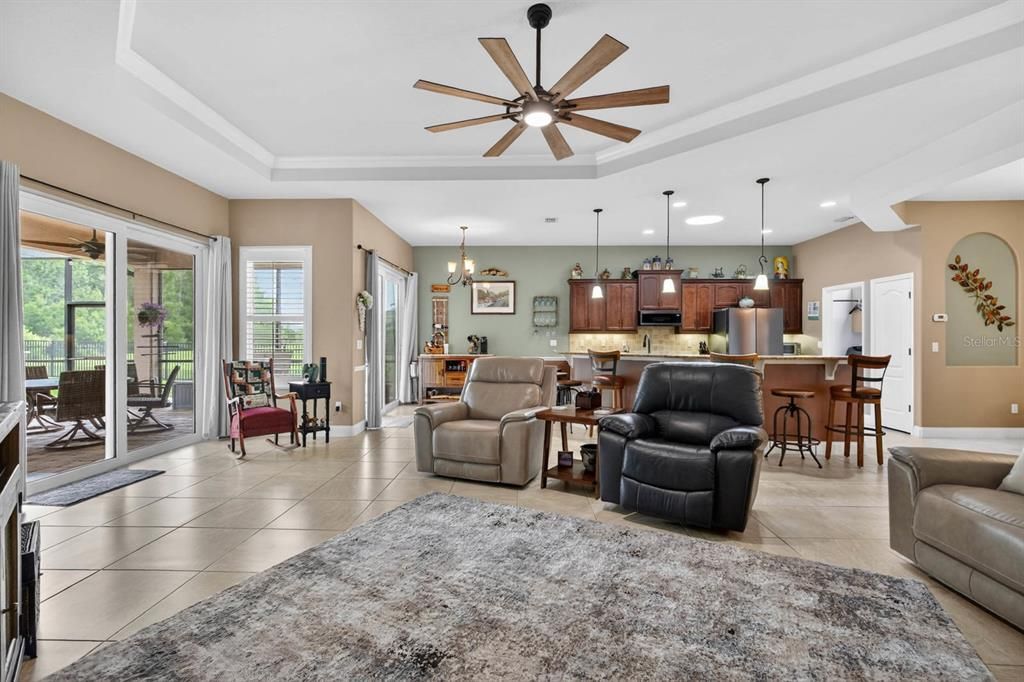 En Venta: $685,000 (3 camas, 2 baños, 1908 Pies cuadrados)