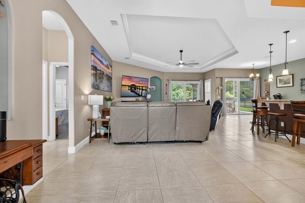 En Venta: $685,000 (3 camas, 2 baños, 1908 Pies cuadrados)