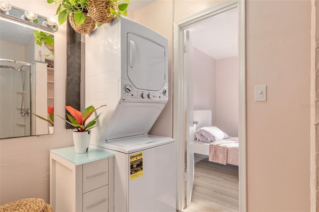 For Sale: $165,900 (2 beds, 1 baths, 938 Square Feet)
