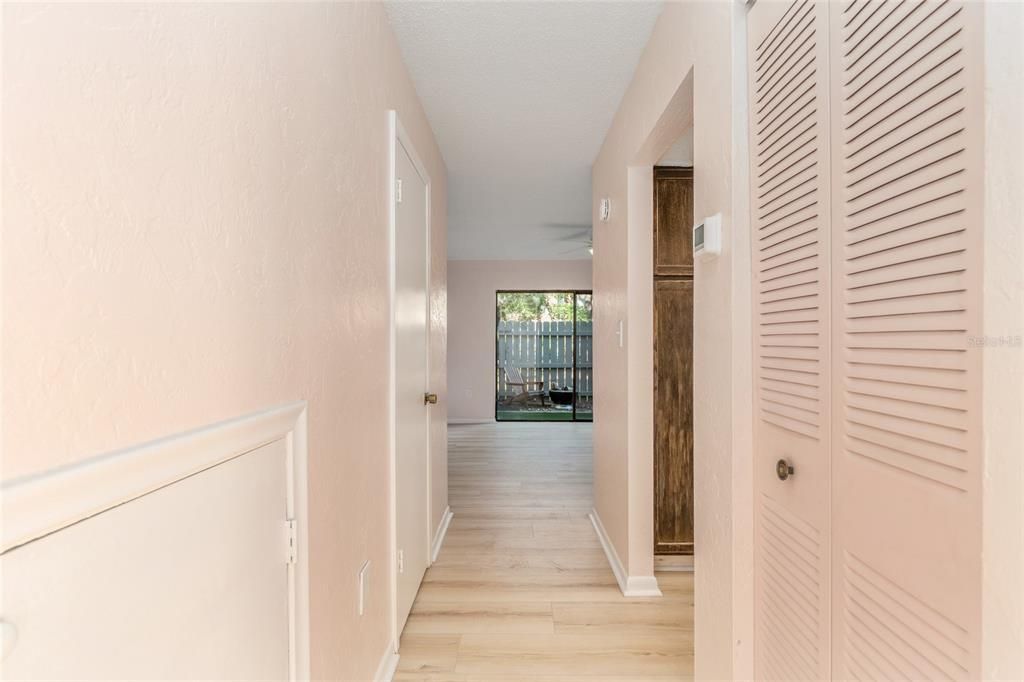 For Sale: $165,900 (2 beds, 1 baths, 938 Square Feet)