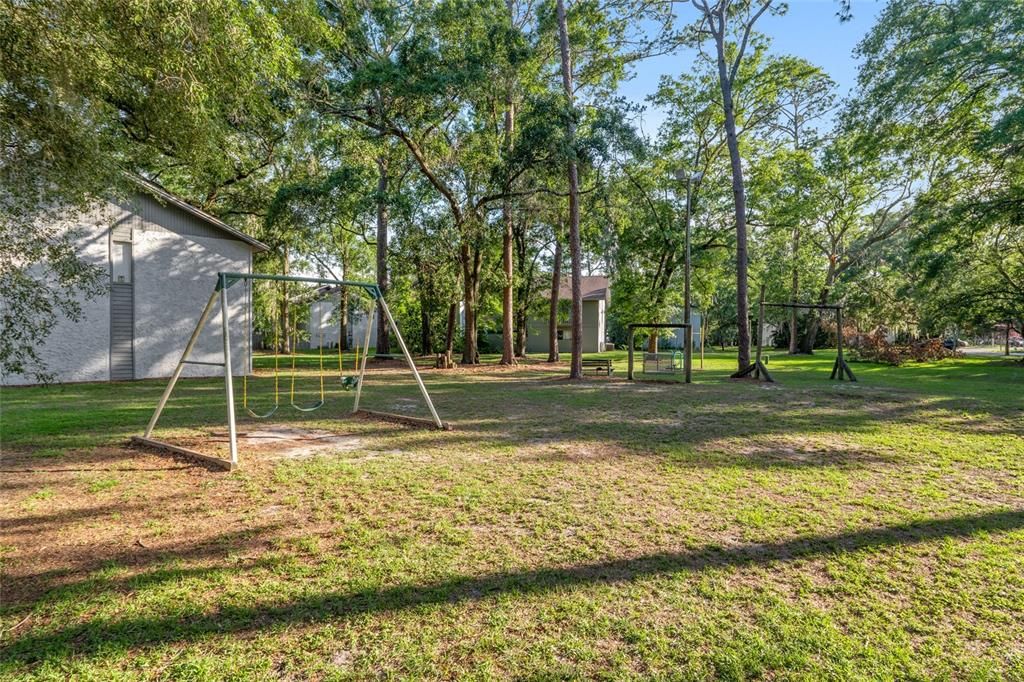 For Sale: $165,900 (2 beds, 1 baths, 938 Square Feet)