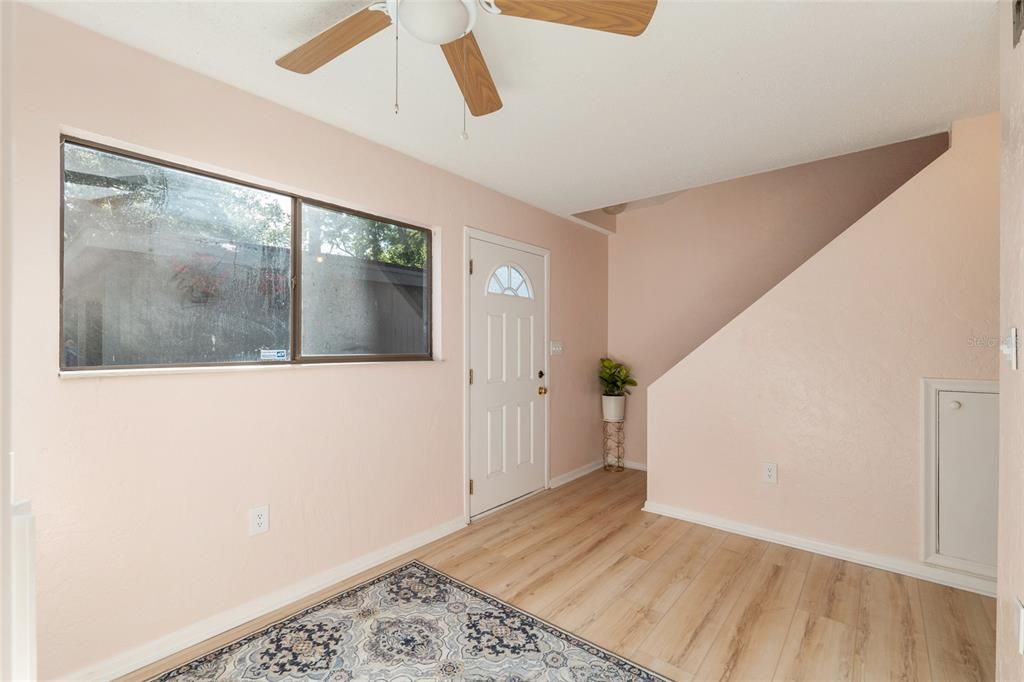 For Sale: $165,900 (2 beds, 1 baths, 938 Square Feet)