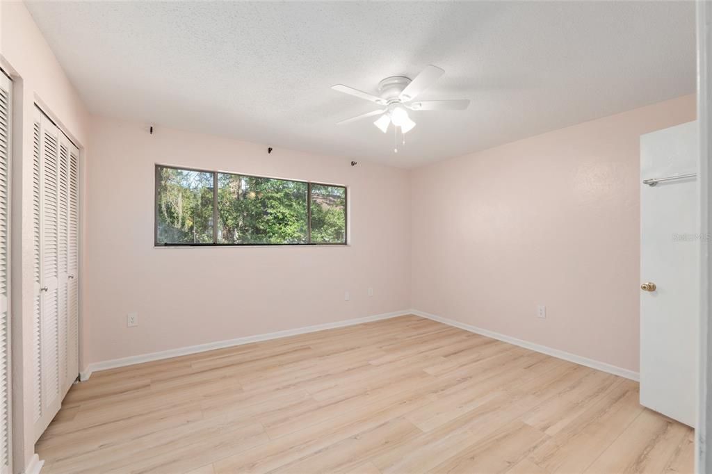 For Sale: $165,900 (2 beds, 1 baths, 938 Square Feet)