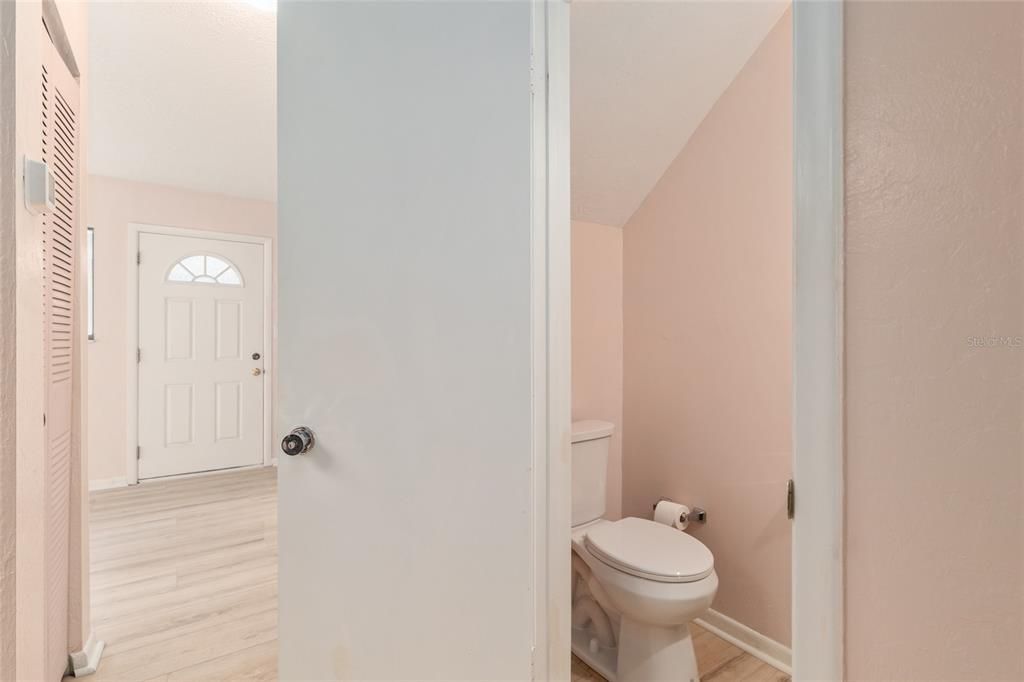 For Sale: $165,900 (2 beds, 1 baths, 938 Square Feet)