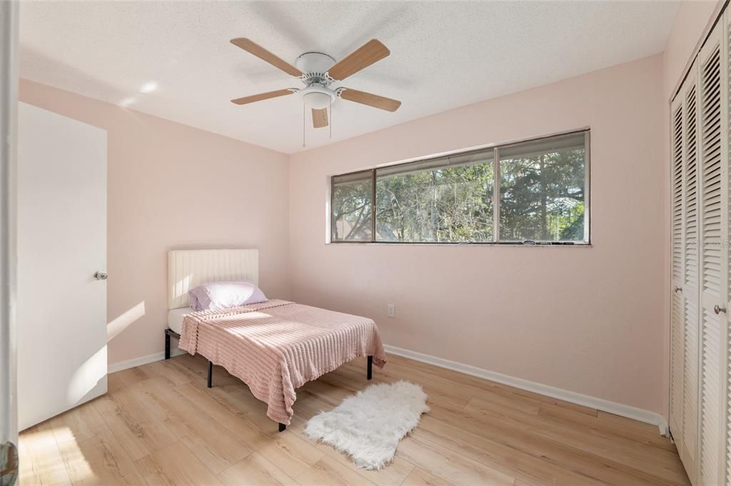 For Sale: $165,900 (2 beds, 1 baths, 938 Square Feet)