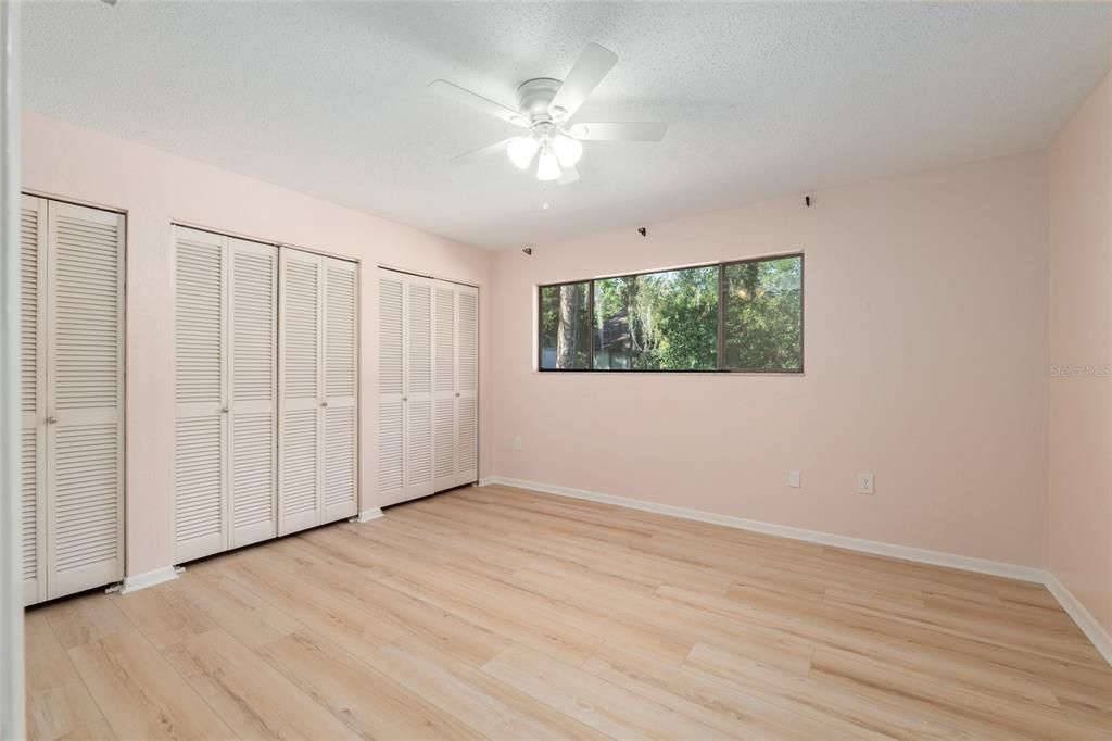 For Sale: $165,900 (2 beds, 1 baths, 938 Square Feet)