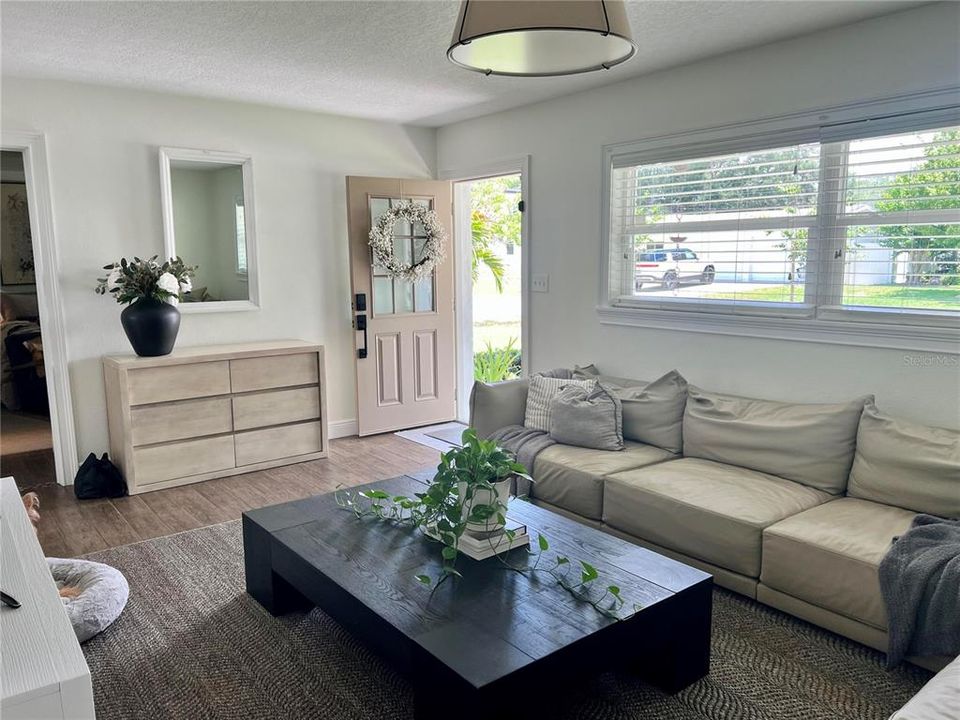 For Rent: $5,500 (4 beds, 2 baths, 1576 Square Feet)