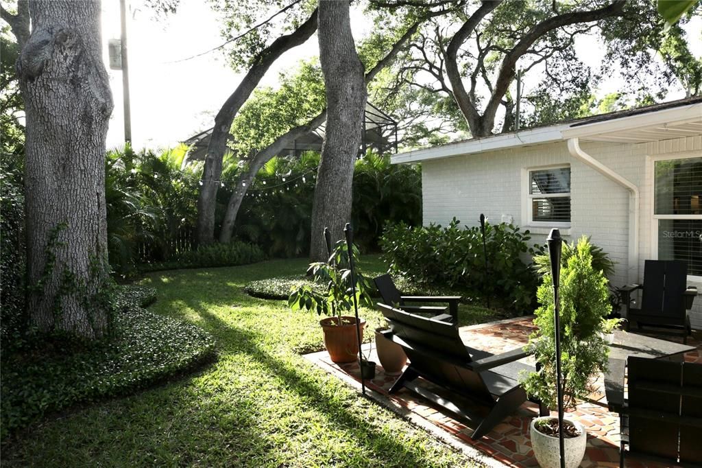 For Rent: $5,500 (4 beds, 2 baths, 1576 Square Feet)