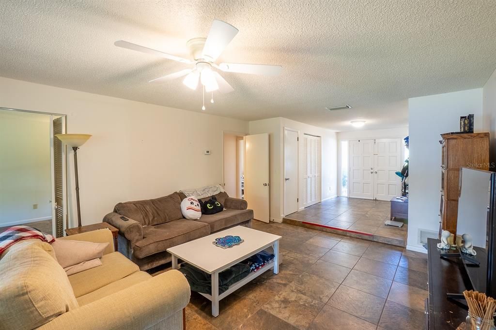 For Sale: $239,000 (2 beds, 2 baths, 1446 Square Feet)