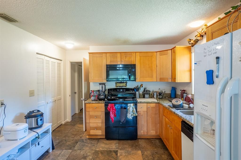 For Sale: $239,000 (2 beds, 2 baths, 1446 Square Feet)
