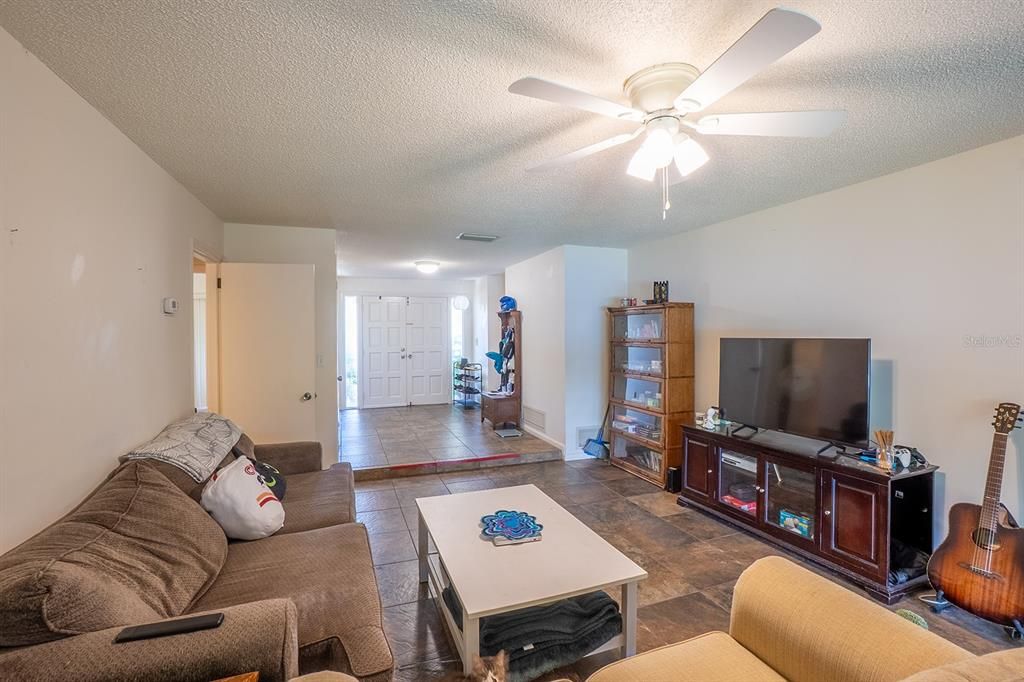 For Sale: $239,000 (2 beds, 2 baths, 1446 Square Feet)