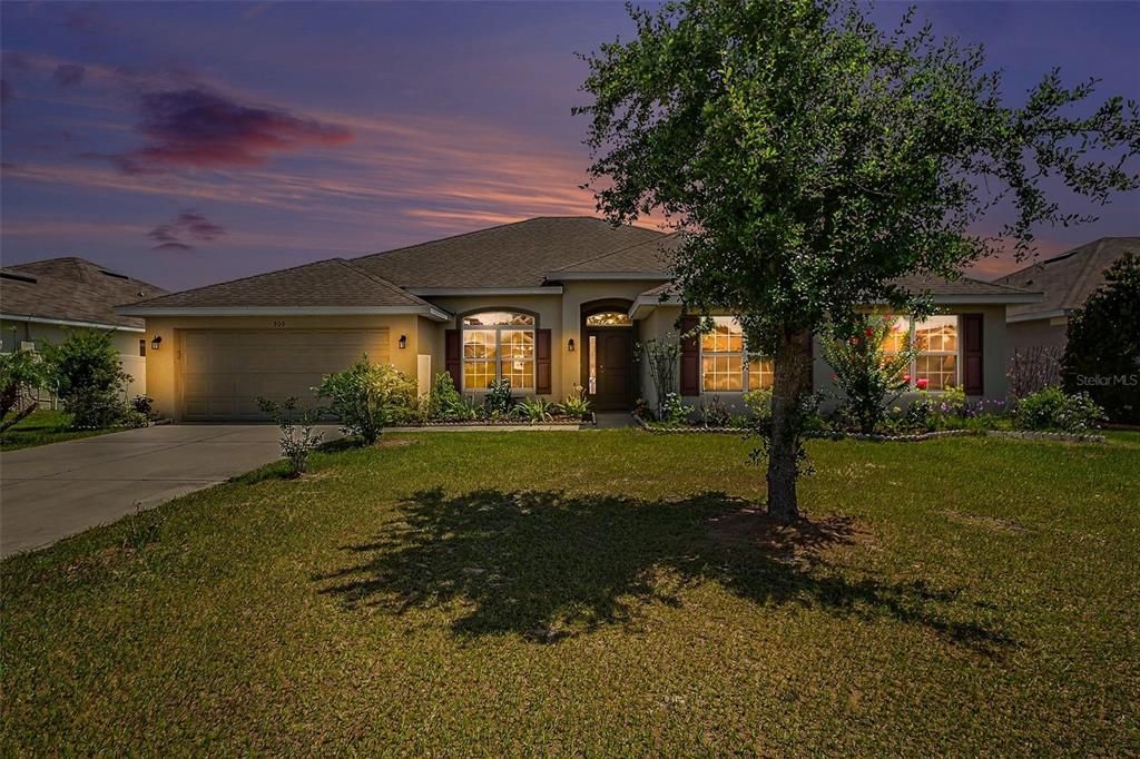 For Sale: $550,000 (4 beds, 3 baths, 3023 Square Feet)