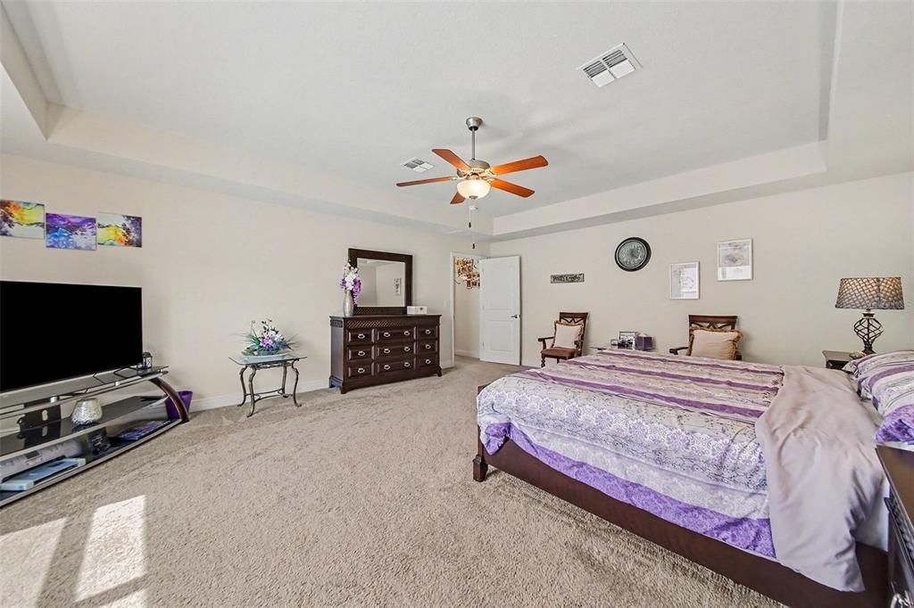 For Sale: $550,000 (4 beds, 3 baths, 3023 Square Feet)