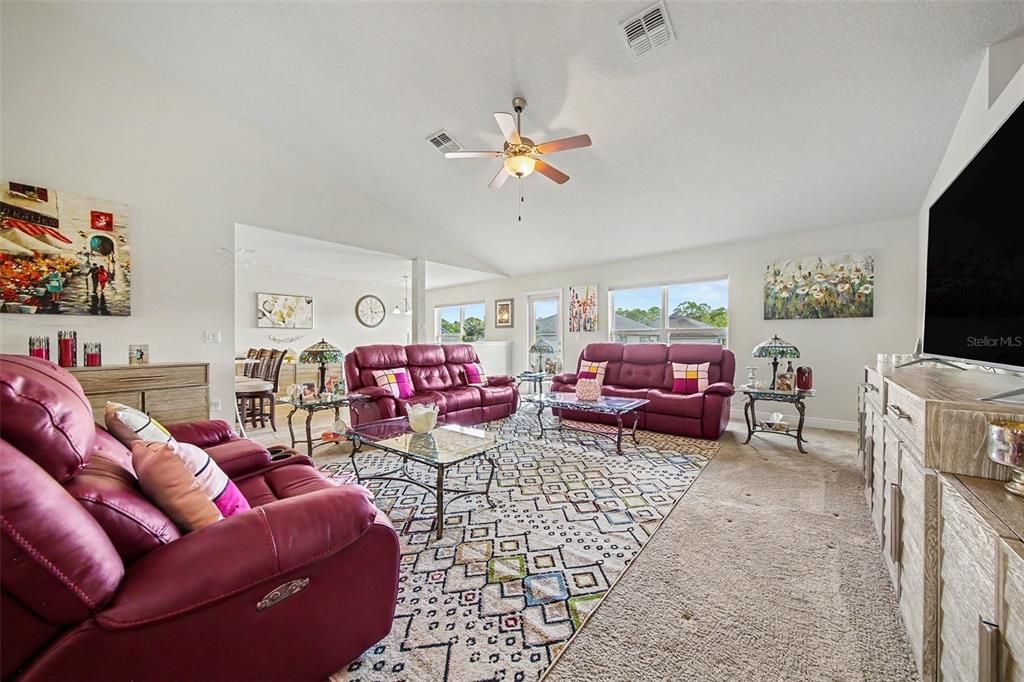 For Sale: $550,000 (4 beds, 3 baths, 3023 Square Feet)