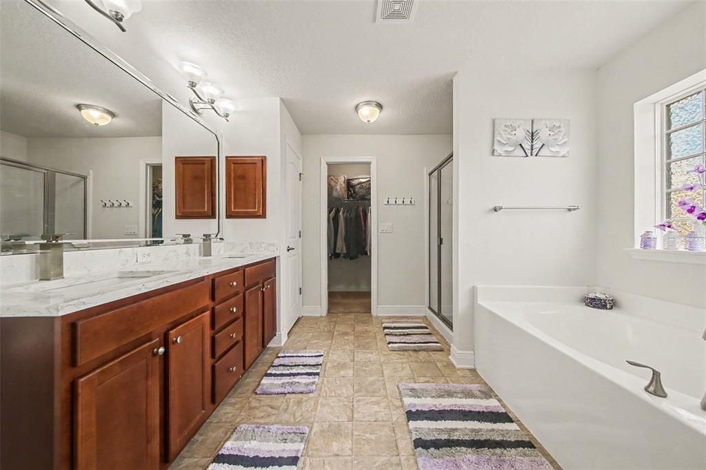 For Sale: $550,000 (4 beds, 3 baths, 3023 Square Feet)