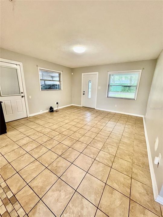 For Rent: $2,100 (3 beds, 1 baths, 1053 Square Feet)
