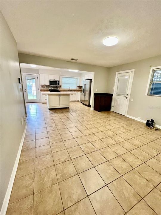 For Rent: $2,100 (3 beds, 1 baths, 1053 Square Feet)