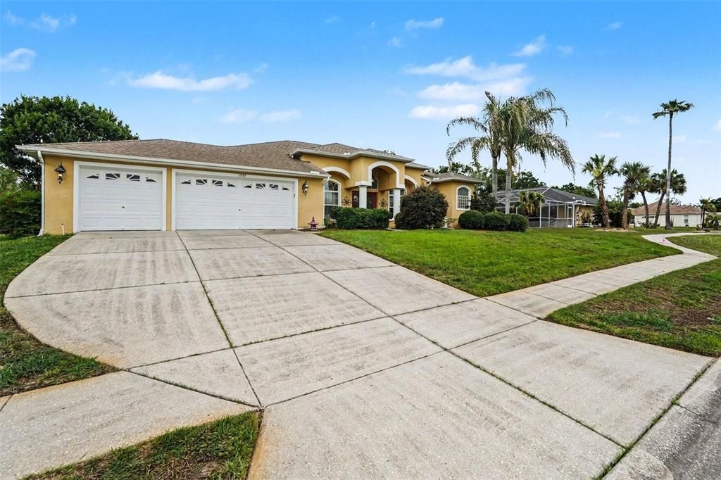For Sale: $359,900 (3 beds, 2 baths, 2542 Square Feet)