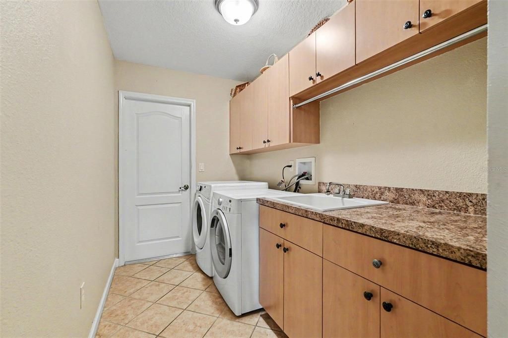 For Sale: $359,900 (3 beds, 2 baths, 2542 Square Feet)