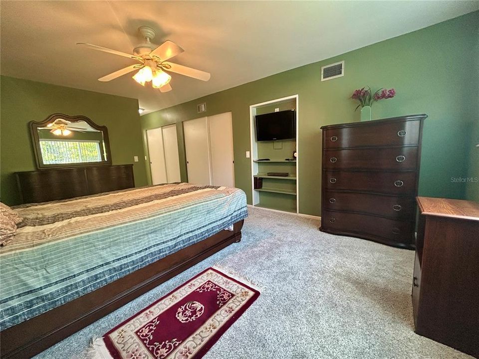 Active With Contract: $199,000 (2 beds, 2 baths, 1400 Square Feet)