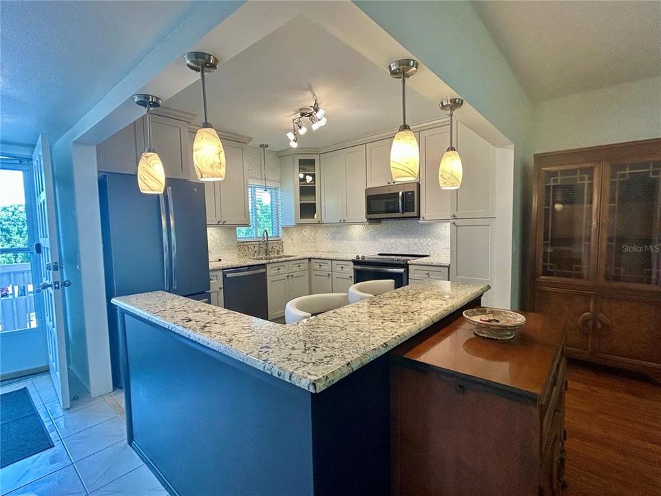 Active With Contract: $199,000 (2 beds, 2 baths, 1400 Square Feet)