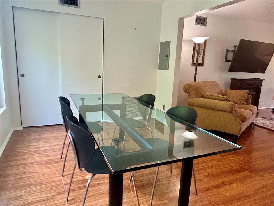 Active With Contract: $199,000 (2 beds, 2 baths, 1400 Square Feet)