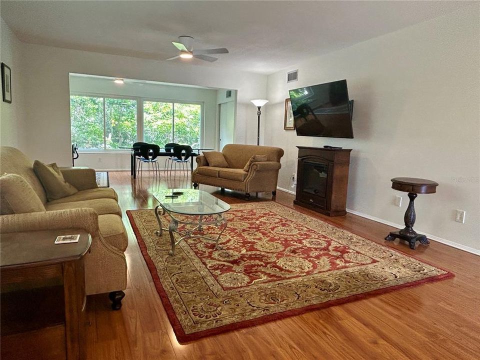Active With Contract: $199,000 (2 beds, 2 baths, 1400 Square Feet)