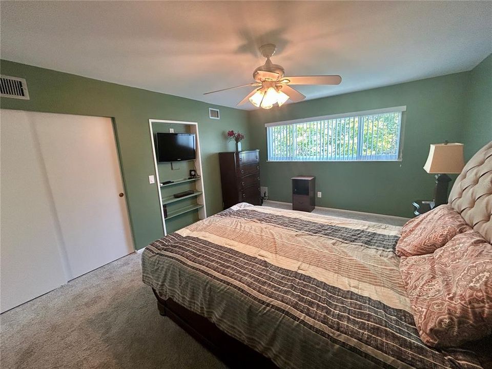 Active With Contract: $199,000 (2 beds, 2 baths, 1400 Square Feet)