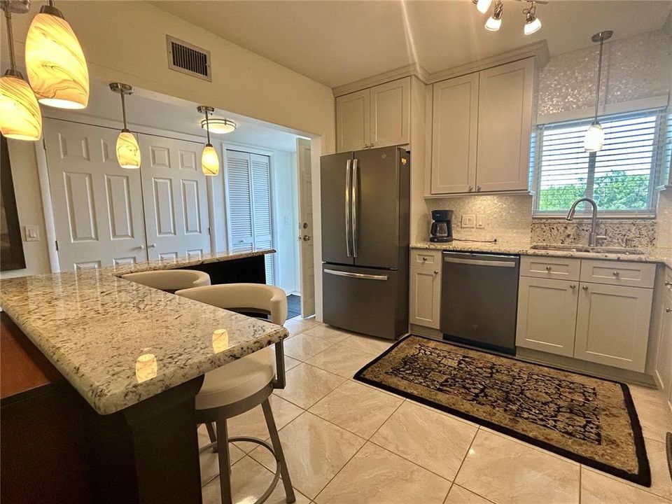 Active With Contract: $199,000 (2 beds, 2 baths, 1400 Square Feet)