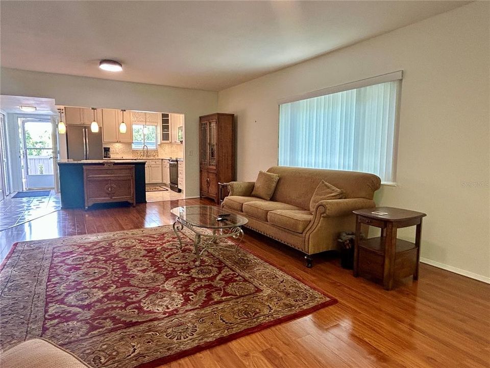 Active With Contract: $199,000 (2 beds, 2 baths, 1400 Square Feet)
