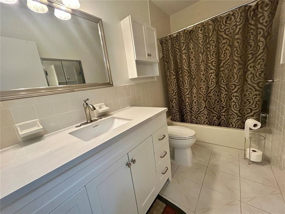 Active With Contract: $199,000 (2 beds, 2 baths, 1400 Square Feet)